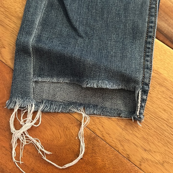 Levi’s Custom Cut Ankle Step Fray Jeans - Picture 3 of 10